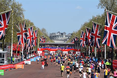 A record number of people enter 2019 London Marathon.